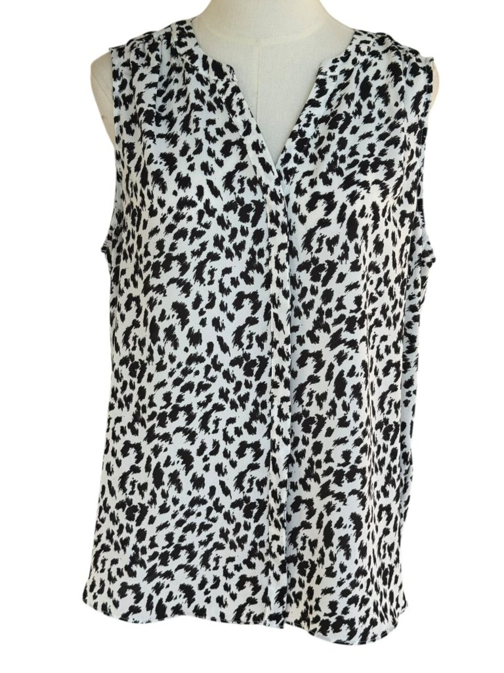 NYDJ Sleeveless V-Neck Blouse Top M – Black White Animal Print Lightweight Flowy